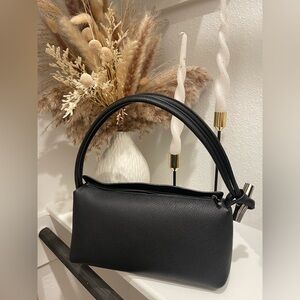 Le Roseau Longchamp M SHOULDER BAG
Black - Leather